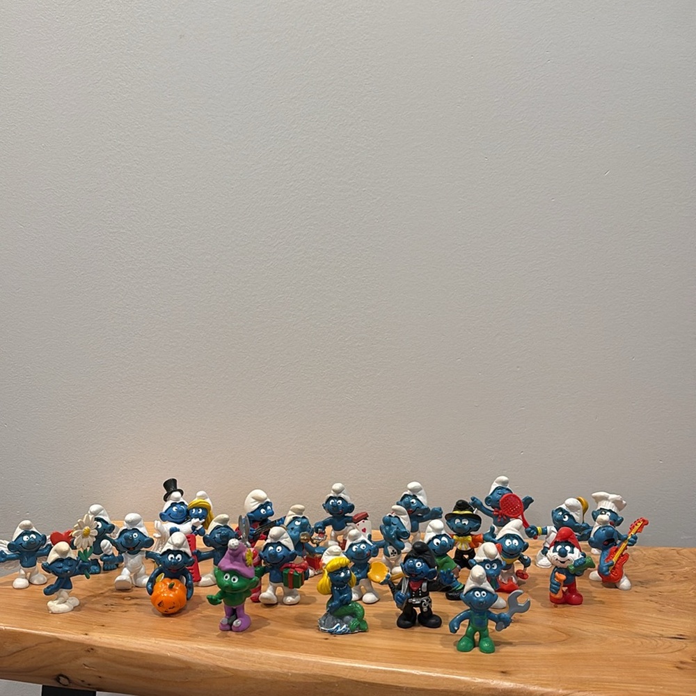 Lot of 28 vintage smurf collection